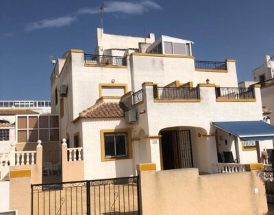 LJ00157 – A lovely Quad property model Isabel with a communal swimming pool